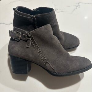 White Mountain Gray Suede Boots
